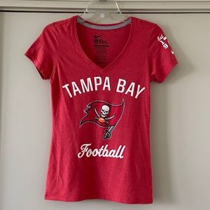 🌿3/$20 - Tampa Bay Football slim fit T-shirt